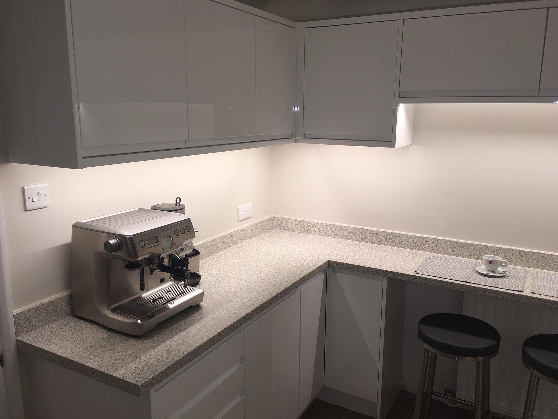 under cabinet lighting