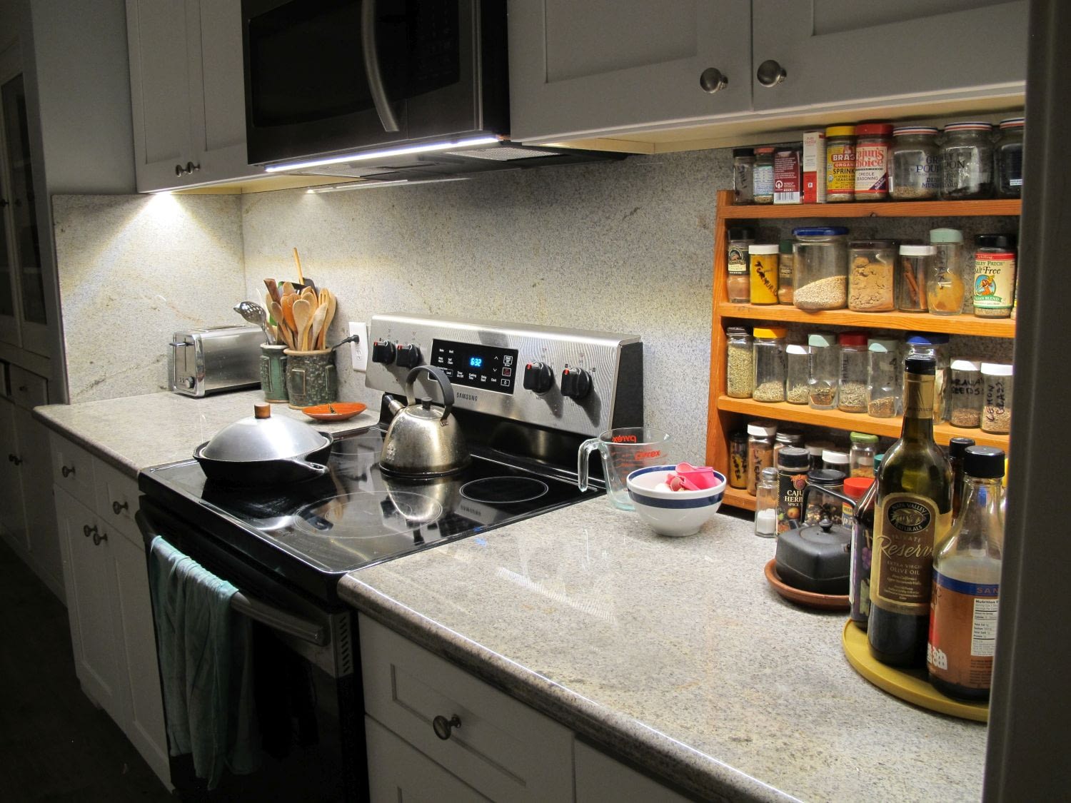 Under cabinet lighting