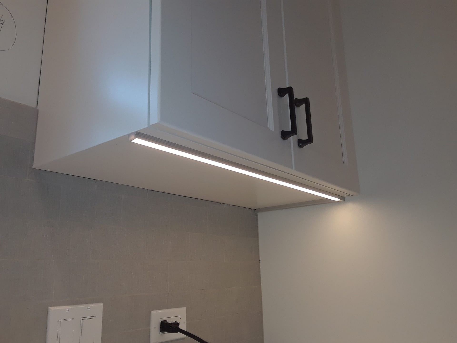 Under cabinet lighting