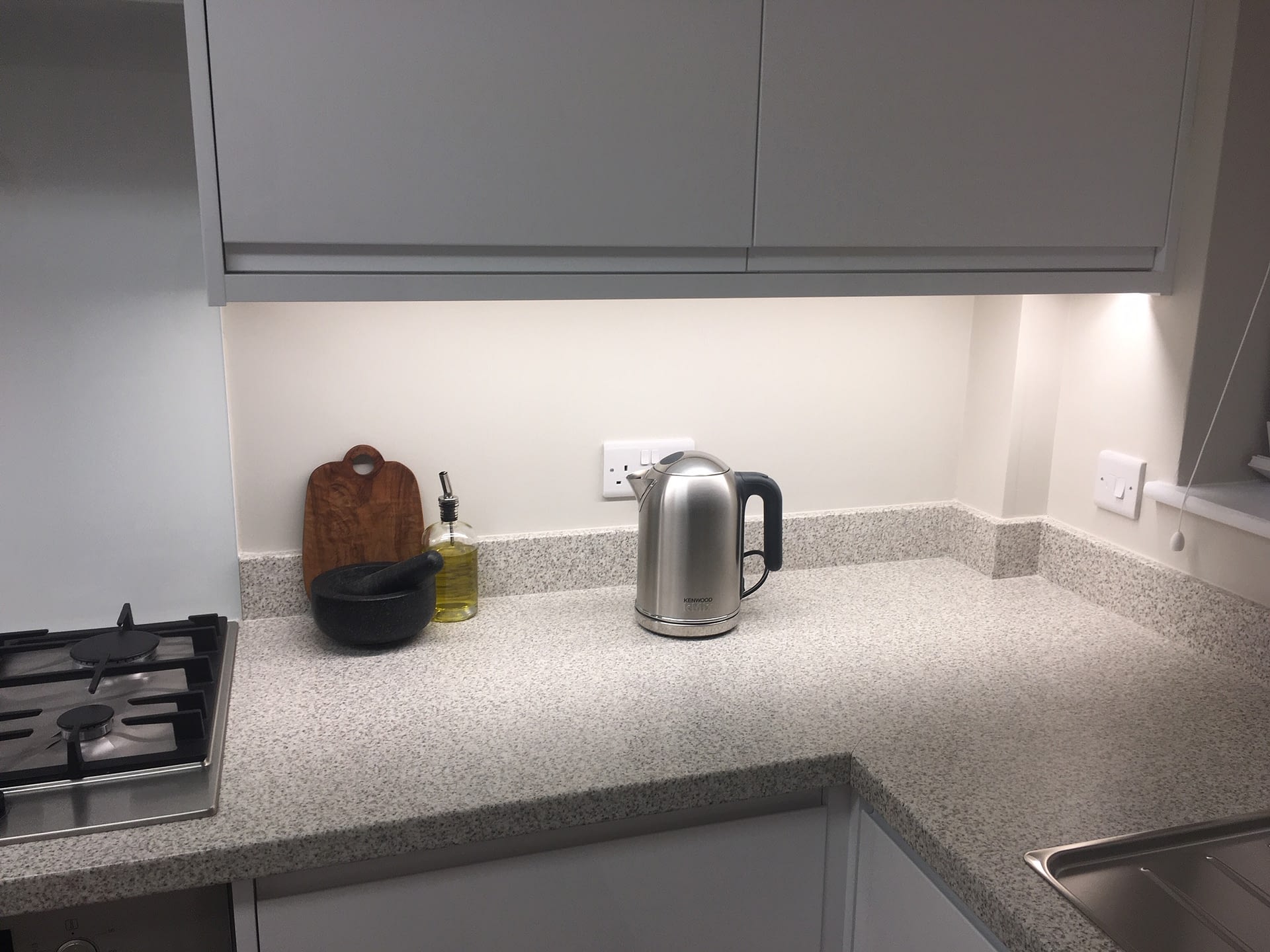 under cabinet lighting