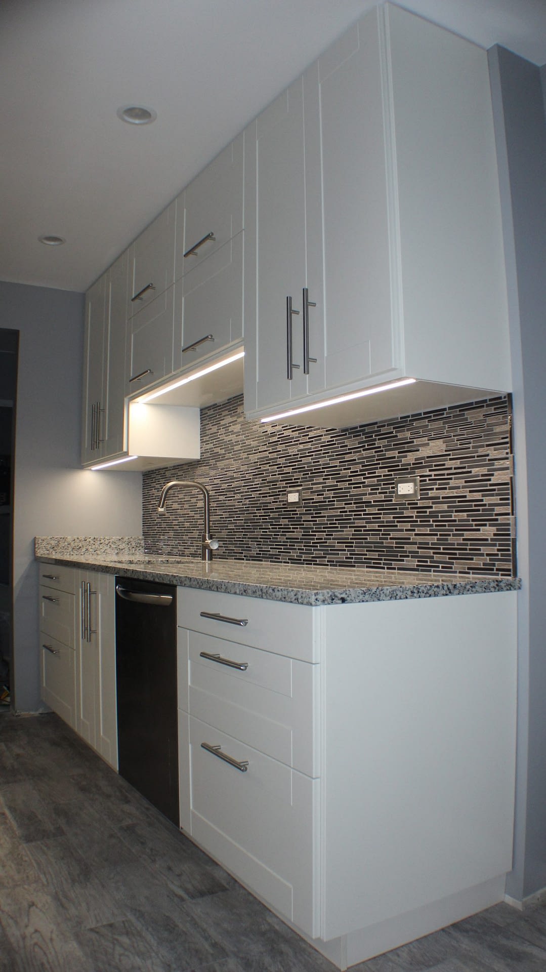 under cabinet lighting
