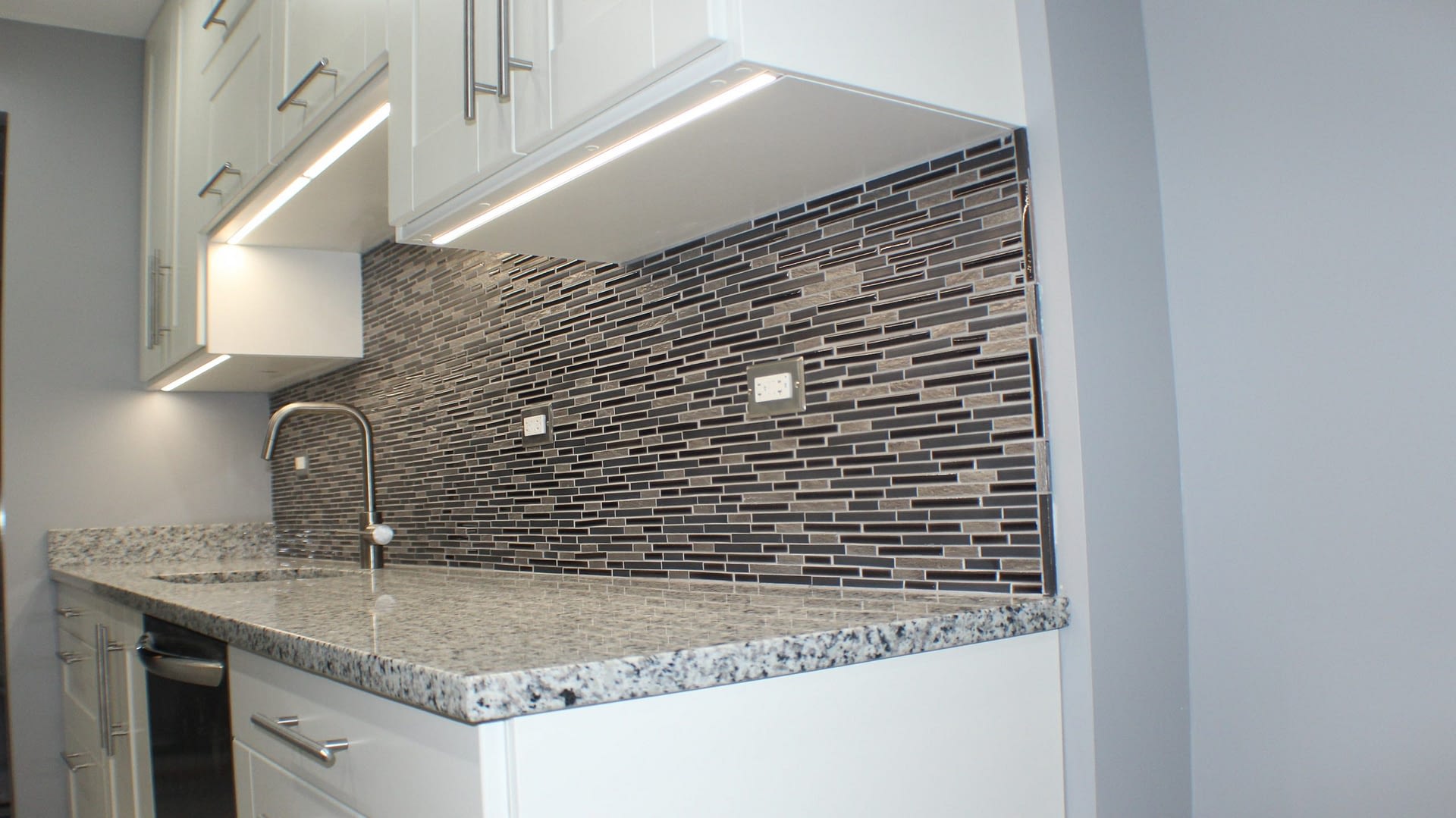 under cabinet lighting