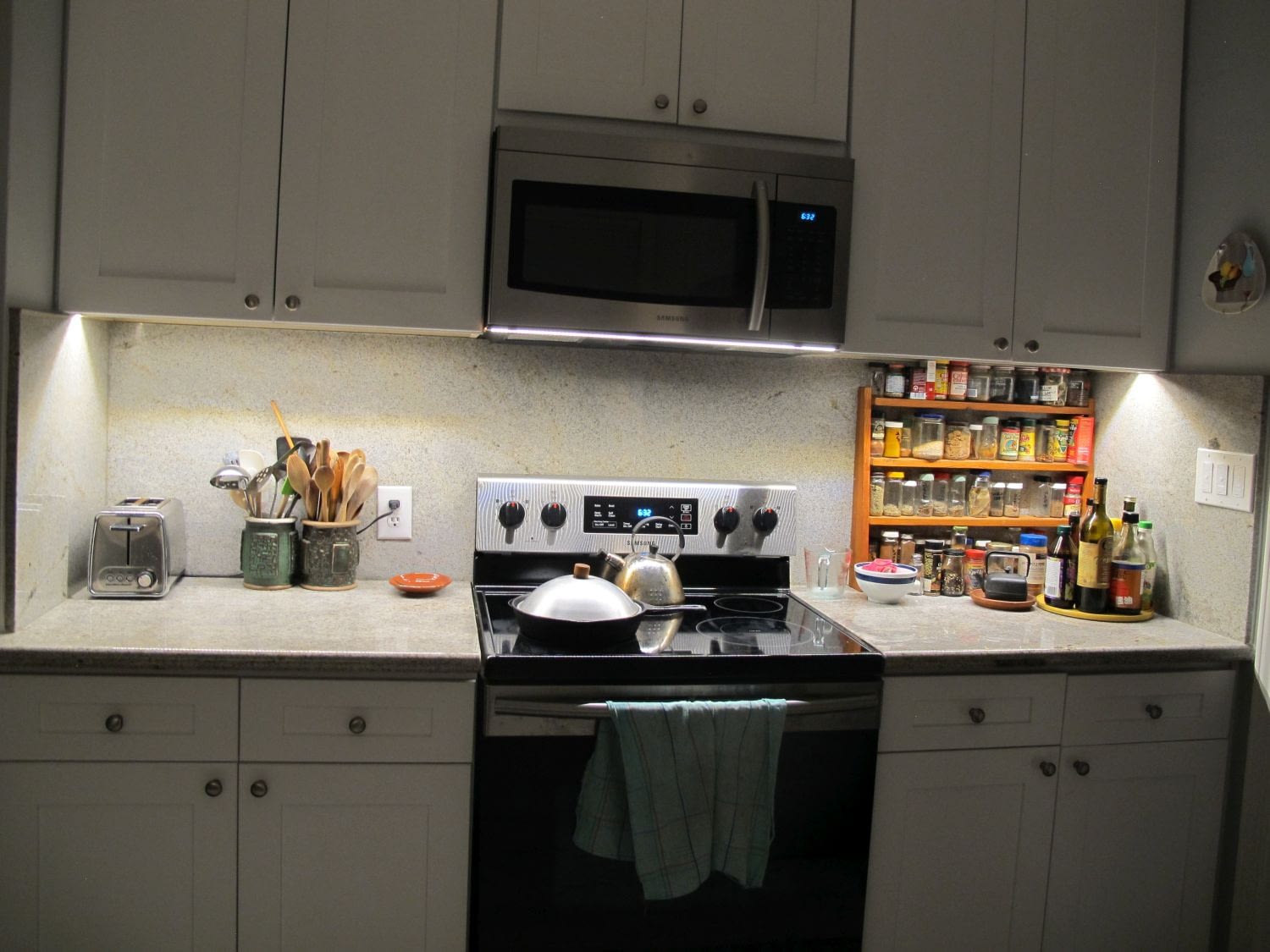 Under cabinet lighting