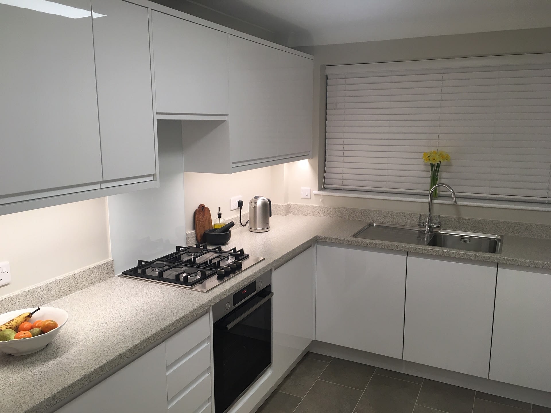 under cabinet lighting