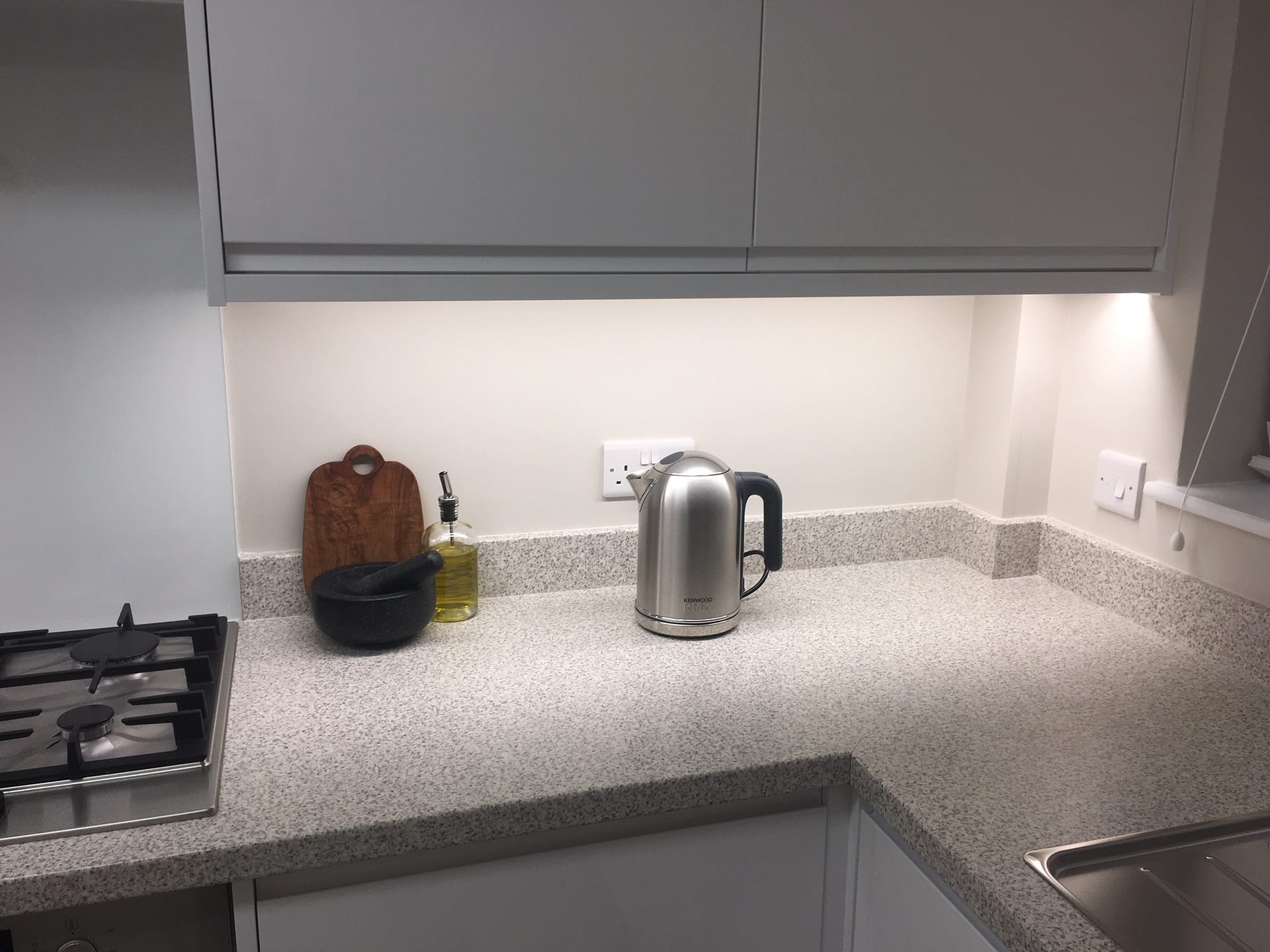 under cabinet lighting